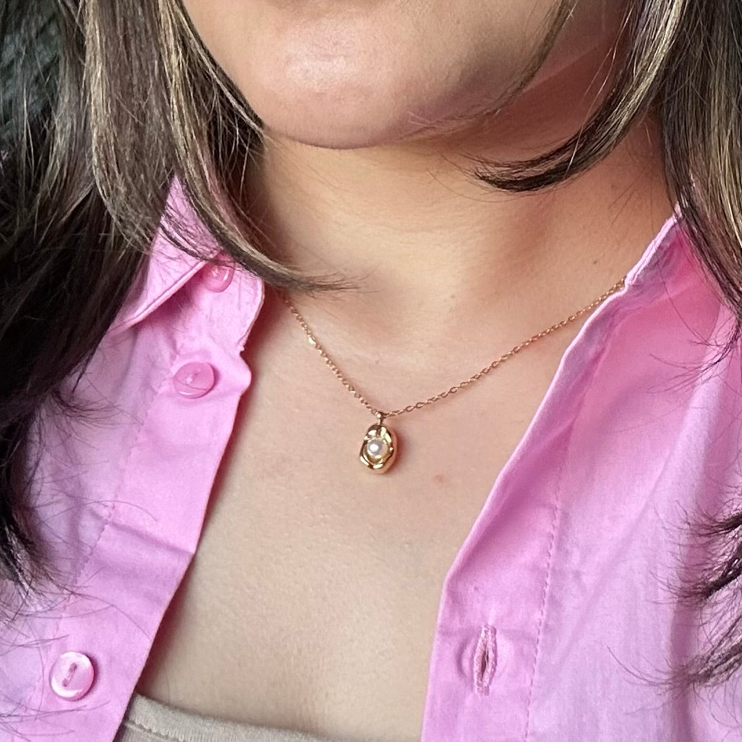 MINIMALIST PEARL NECKLACE