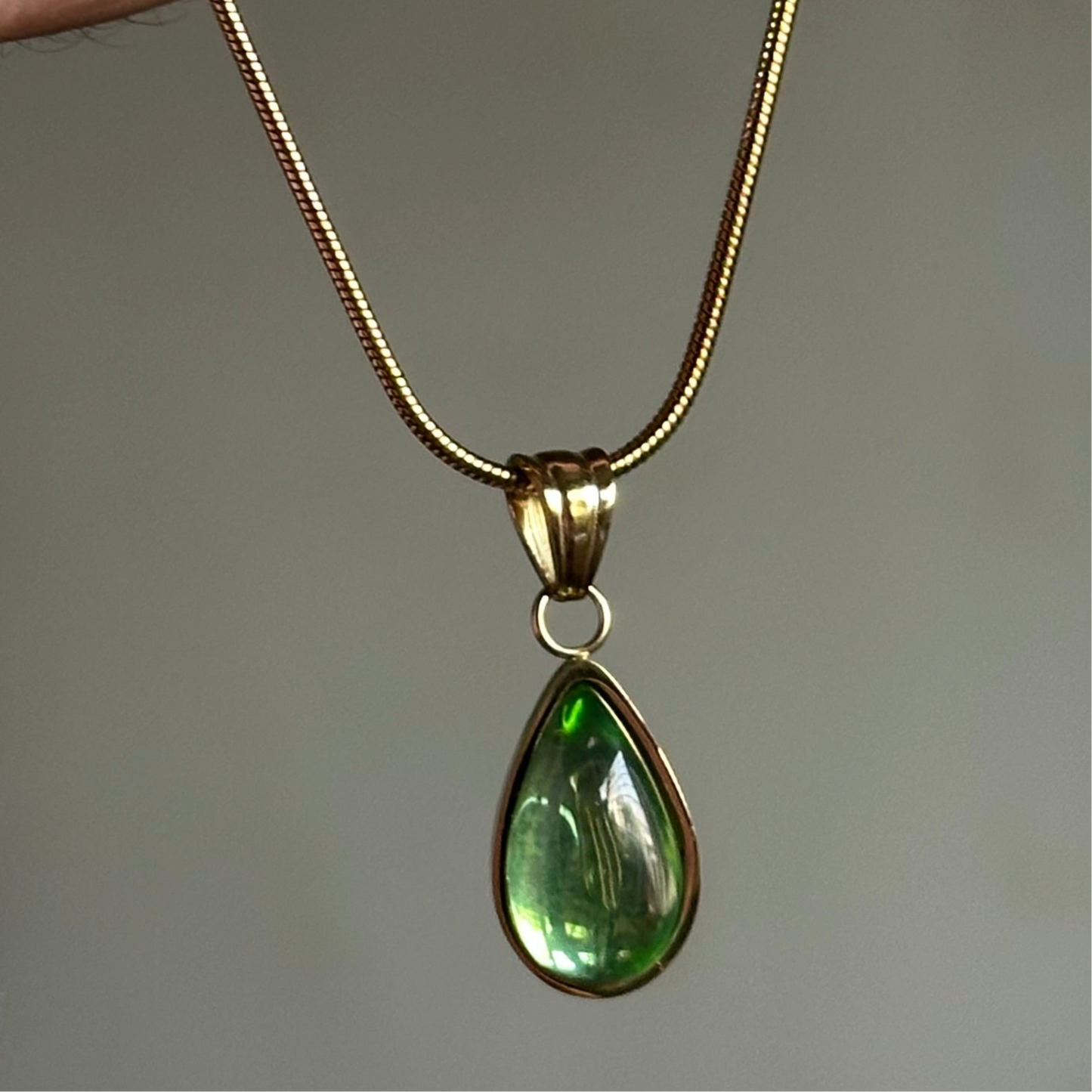 EMERALD ELEGANCE NECKLACE
