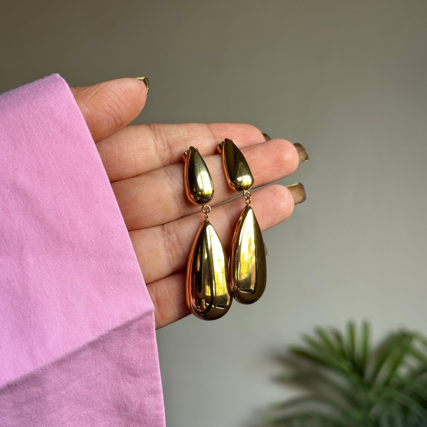 GOLD DANGLER EARRINGS