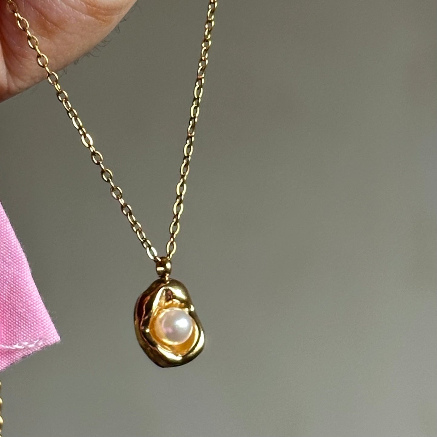 MINIMALIST PEARL NECKLACE