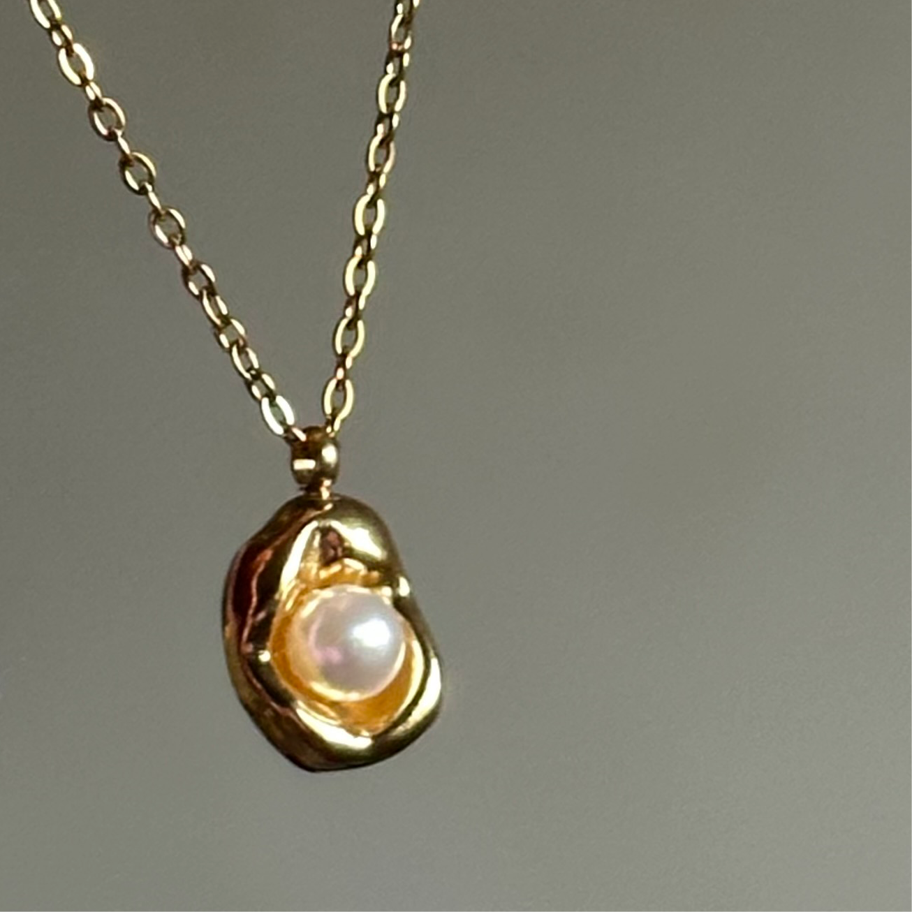 MINIMALIST PEARL NECKLACE