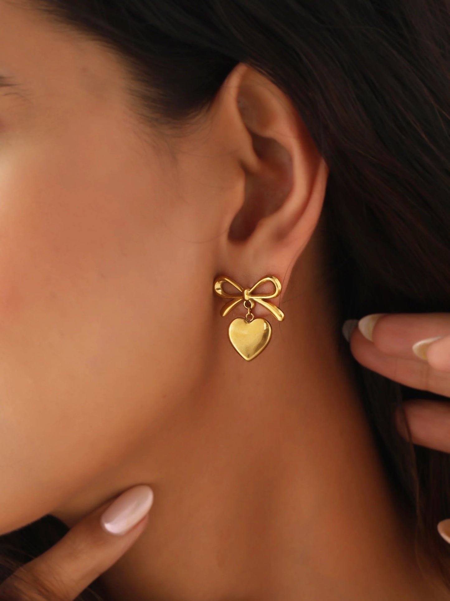 BOW HEARTED STUDS