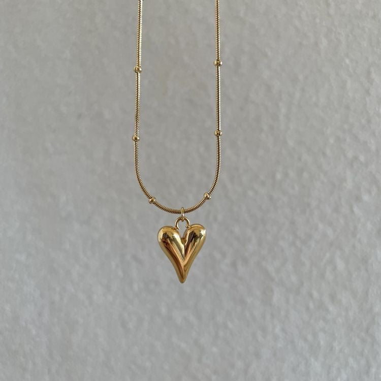 MIA HEART NECKLACE