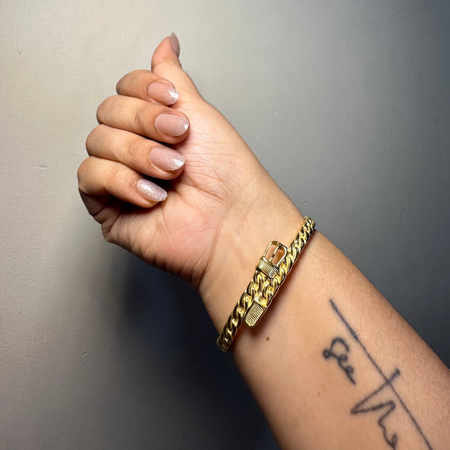 BUCKLE UP GOLD BRACELET