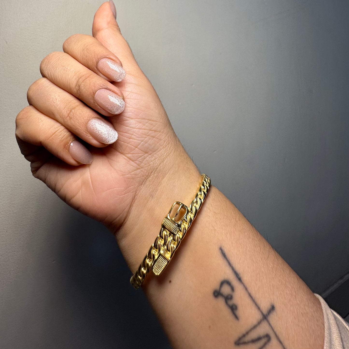 BUCKLE UP GOLD BRACELET