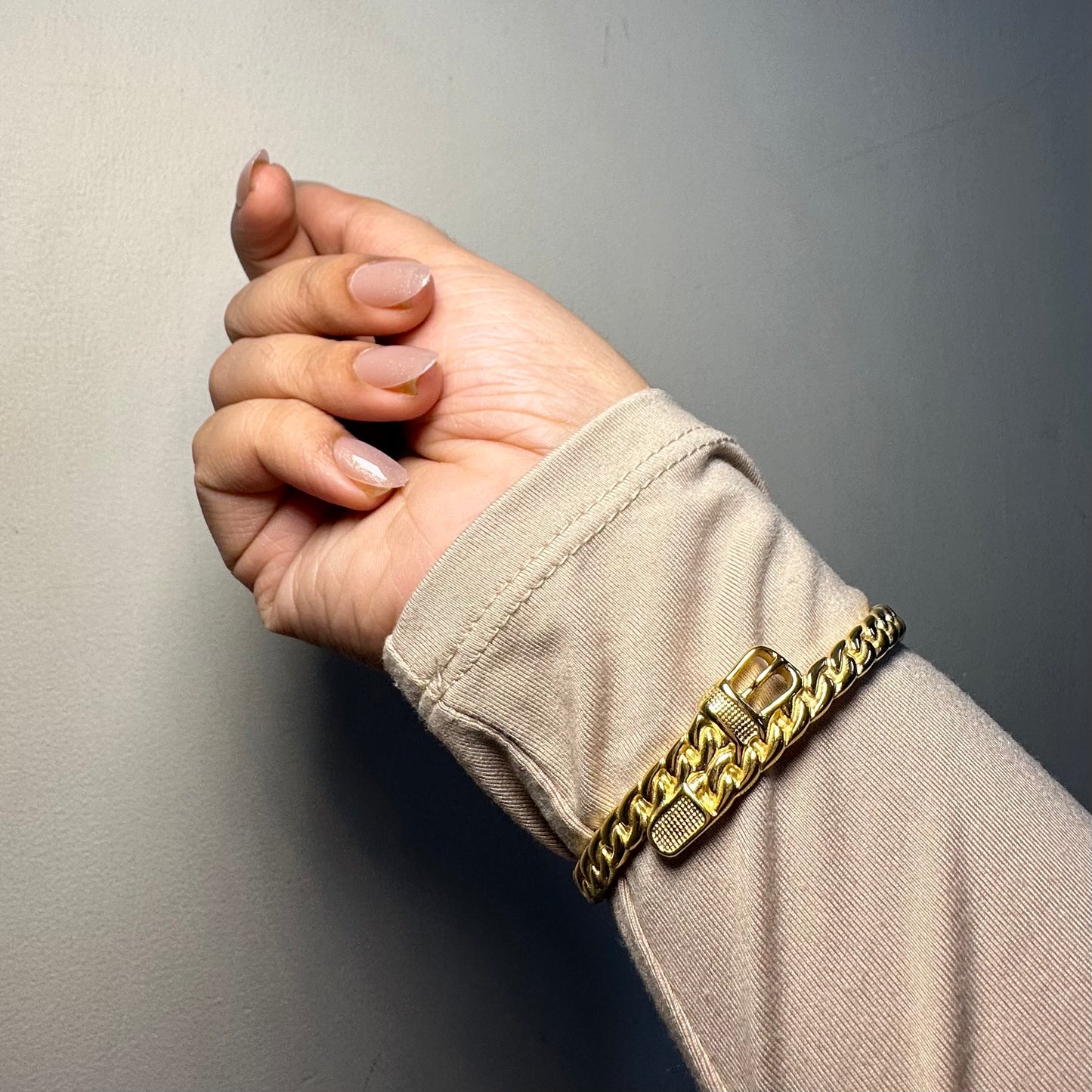 BUCKLE UP GOLD BRACELET
