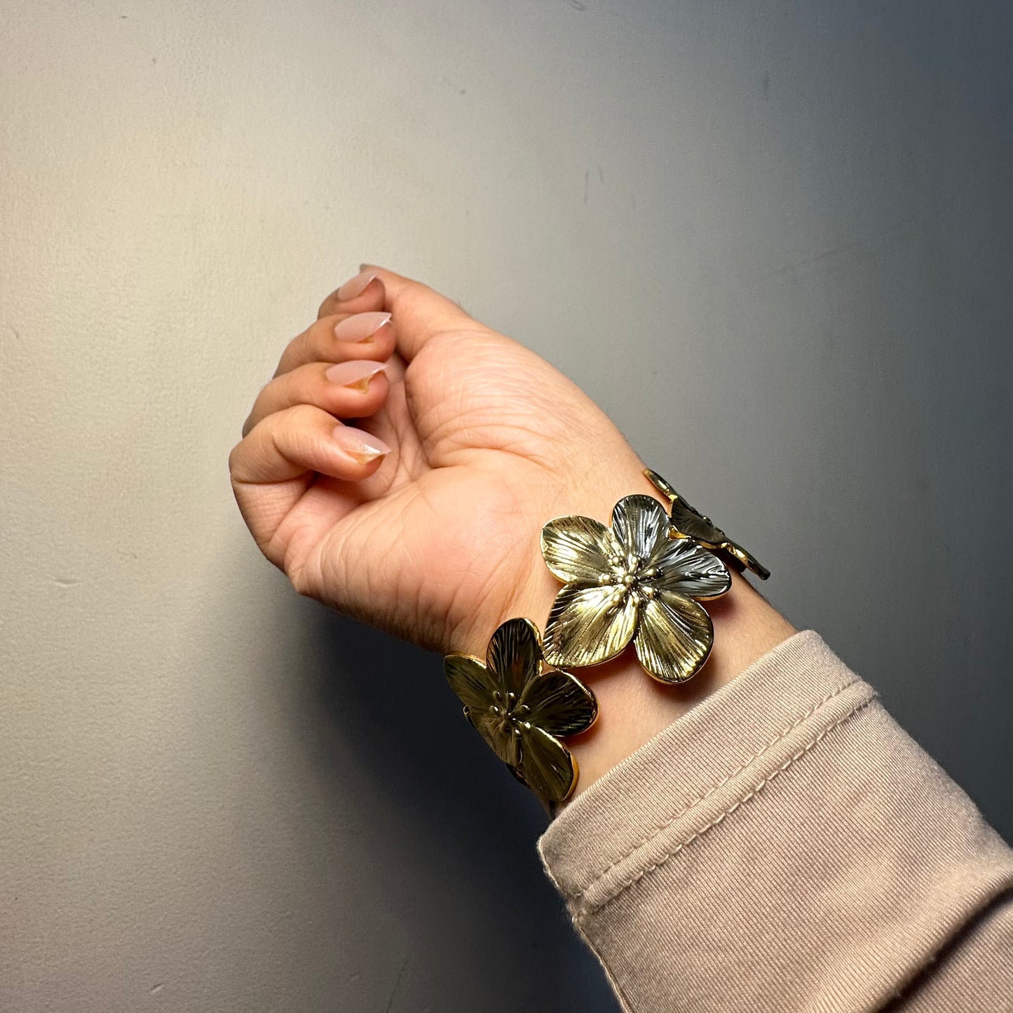 DAISY FLOWER CHUNKY KADA BRACELET