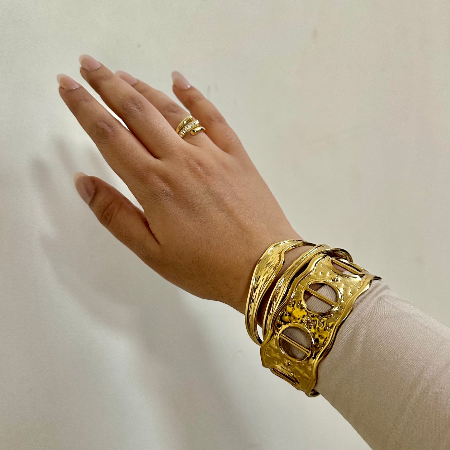 SOPHISTICATED GOLD CHUNKY KADA BRACELET