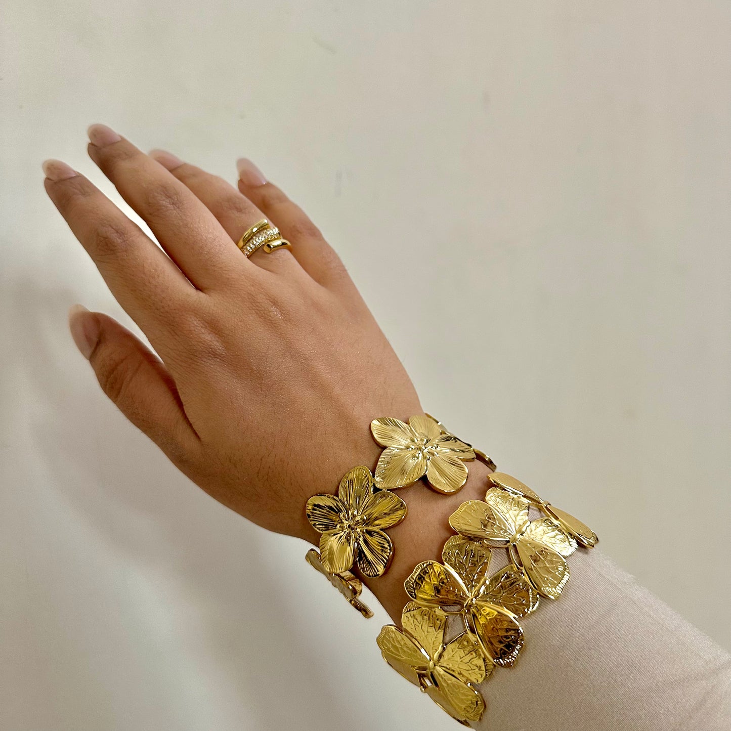 DAISY FLOWER CHUNKY KADA BRACELET