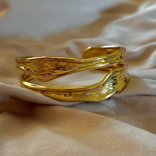 SOPHISTICATED GOLD CHUNKY KADA BRACELET