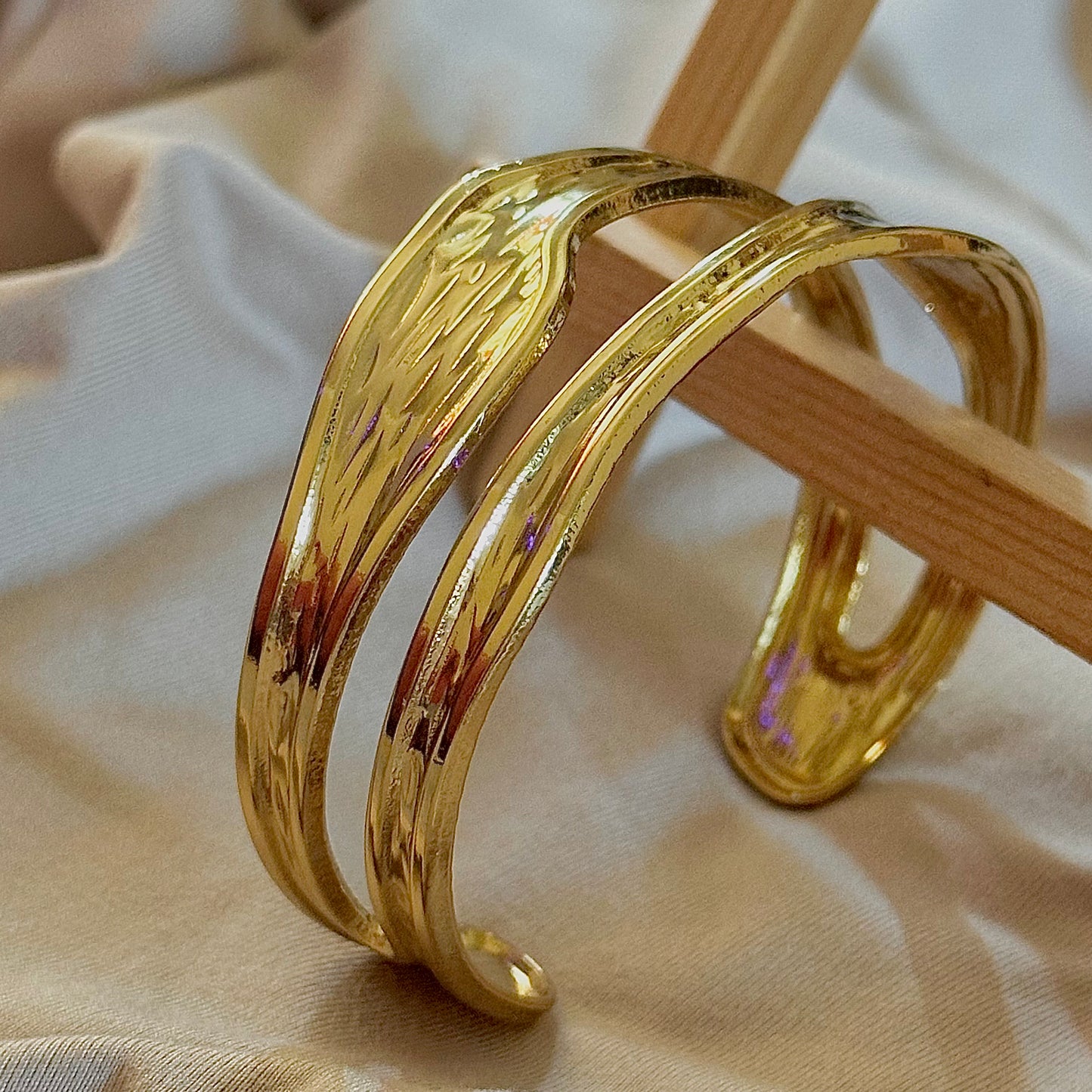 SOPHISTICATED GOLD CHUNKY KADA BRACELET
