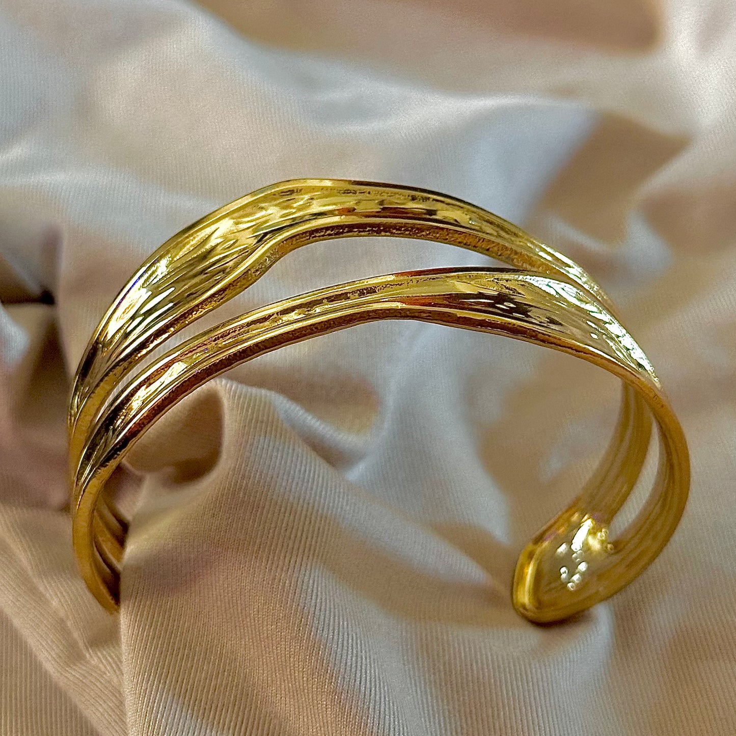 SOPHISTICATED GOLD CHUNKY KADA BRACELET
