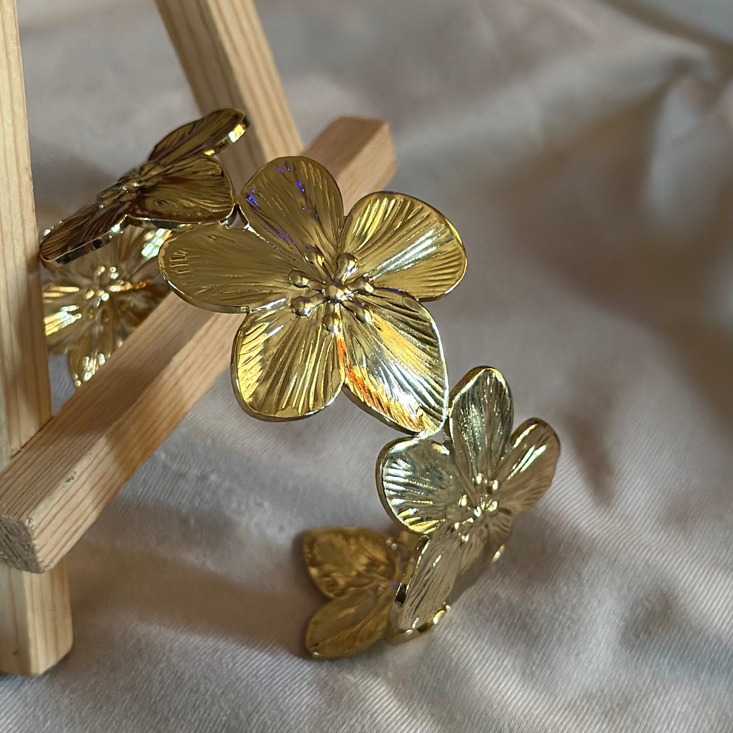 DAISY FLOWER CHUNKY KADA BRACELET
