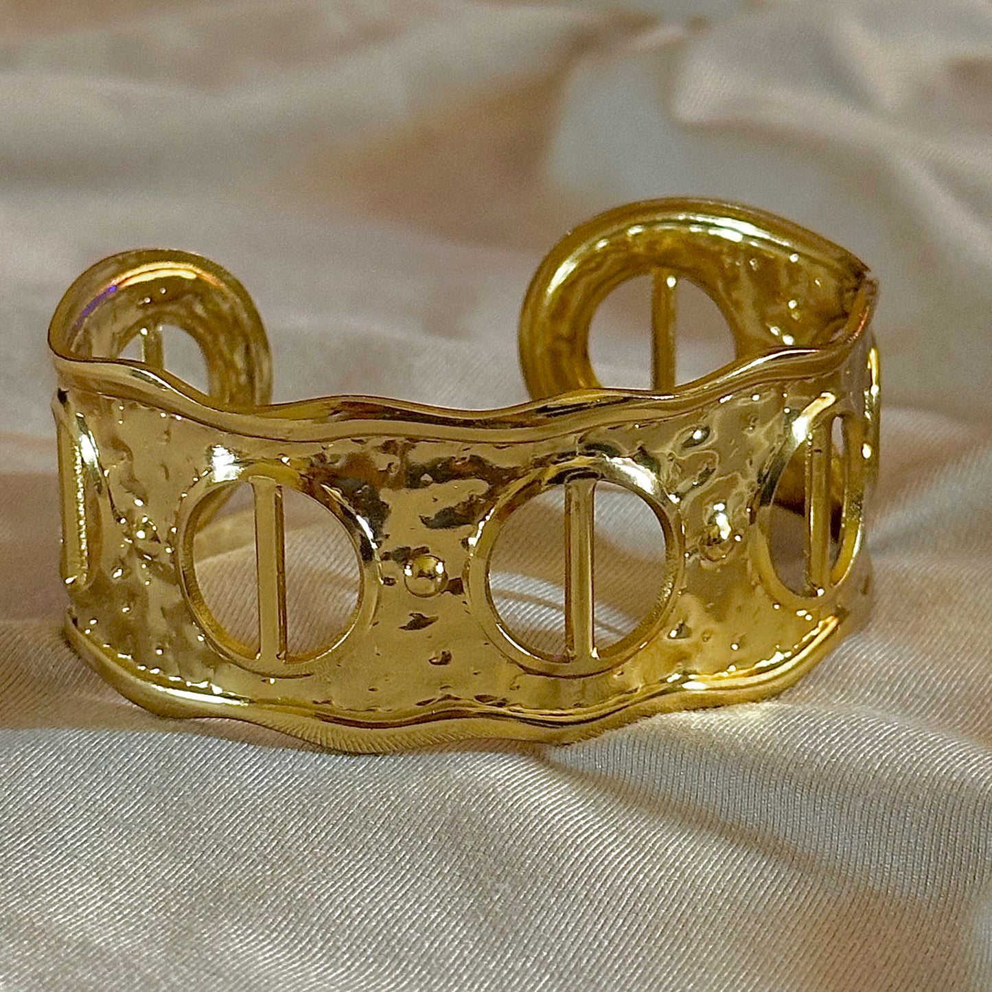 GOLD CHUNKY CUFF BRACELET