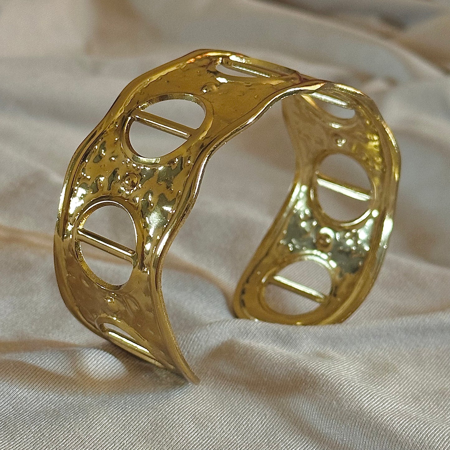 GOLD CHUNKY CUFF BRACELET