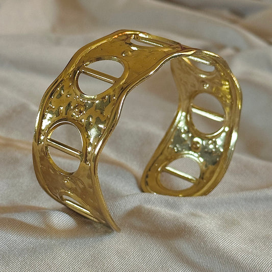 GOLD CHUNKY CUFF BRACELET