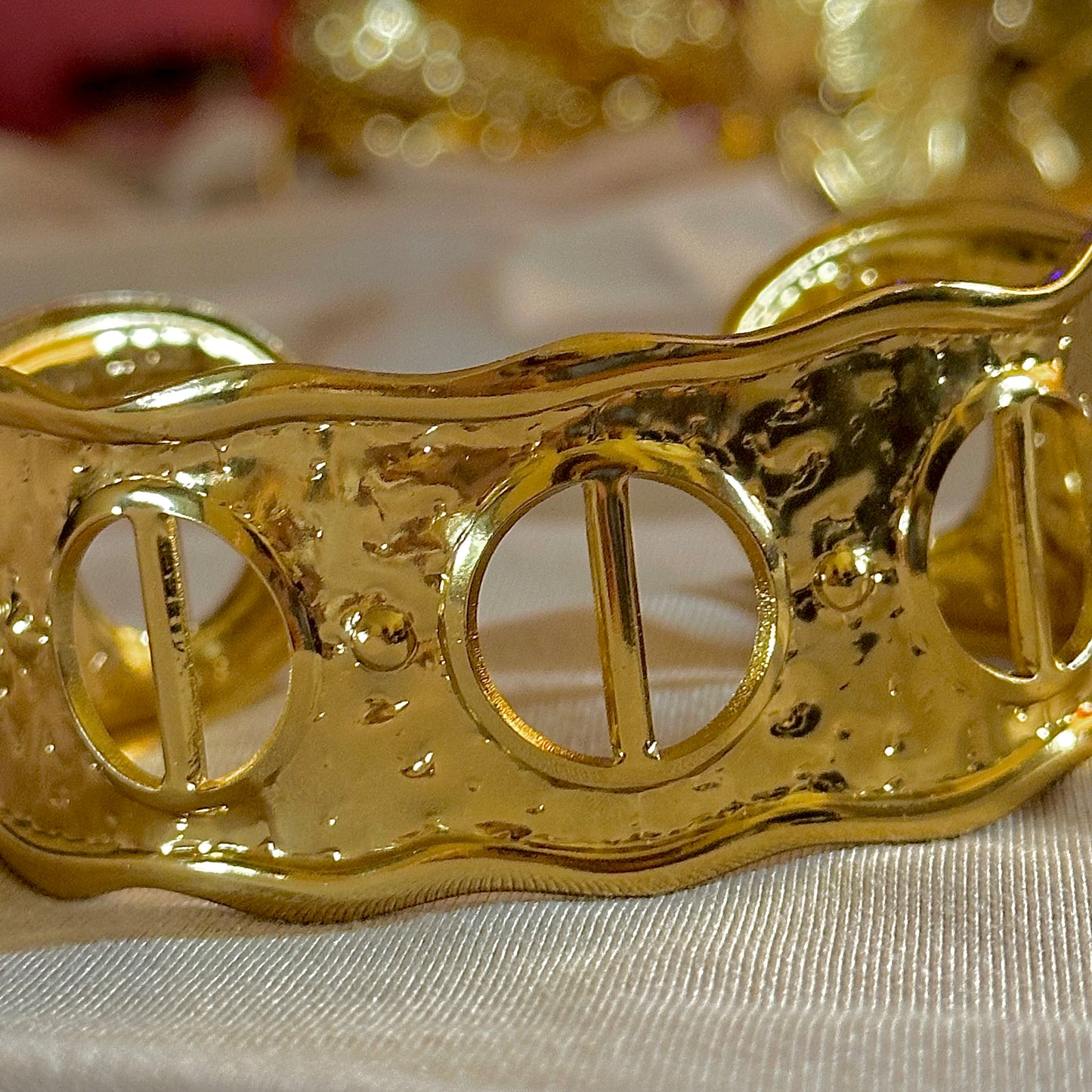 GOLD CHUNKY CUFF BRACELET
