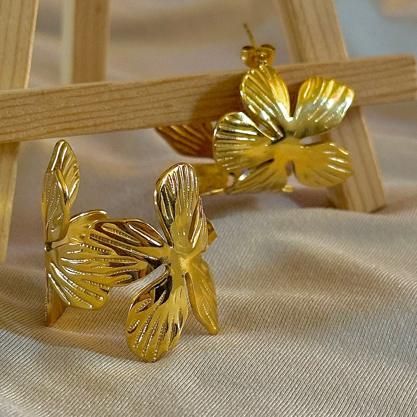 OVERSIZE FLORAL HOOPS