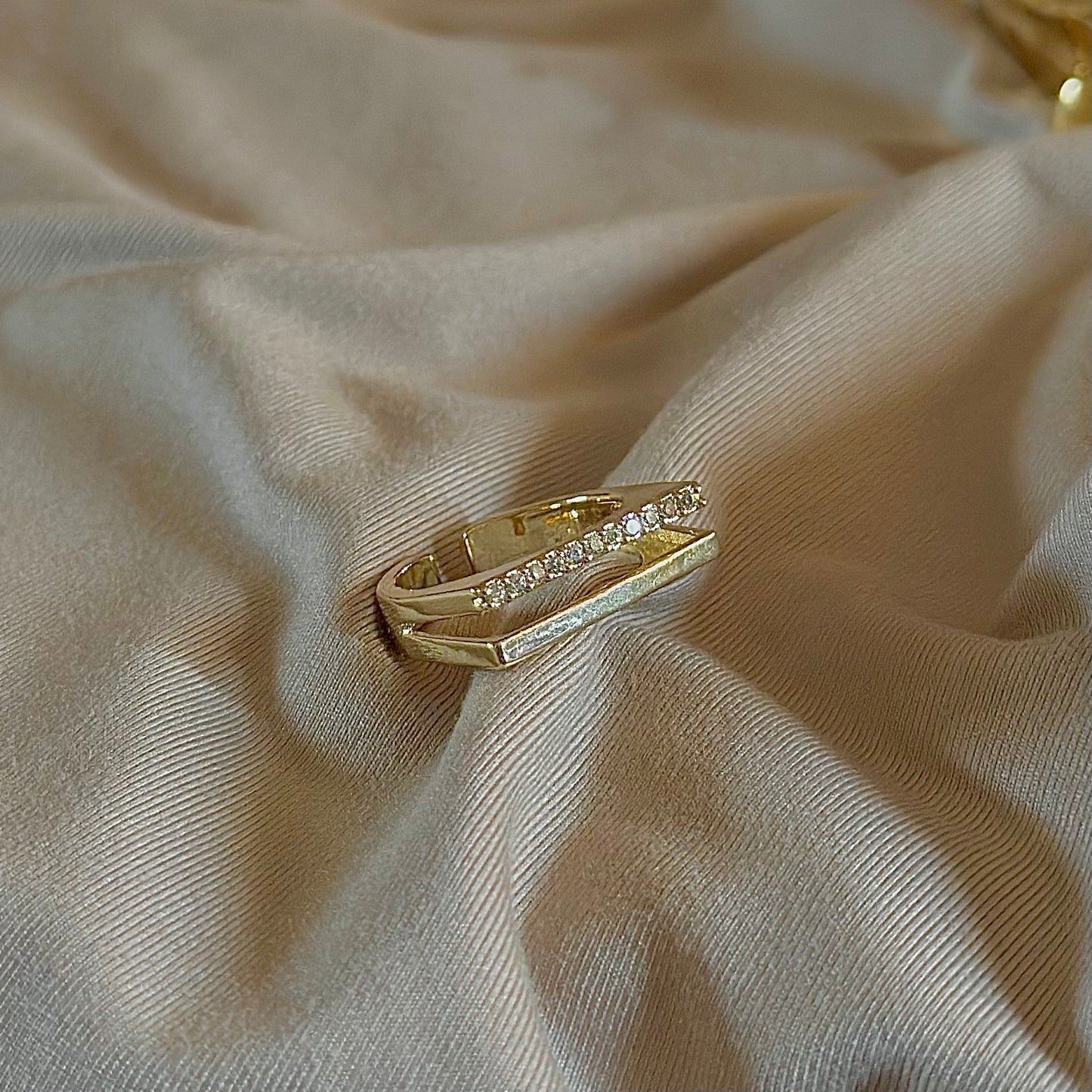 FLAT LAY RING