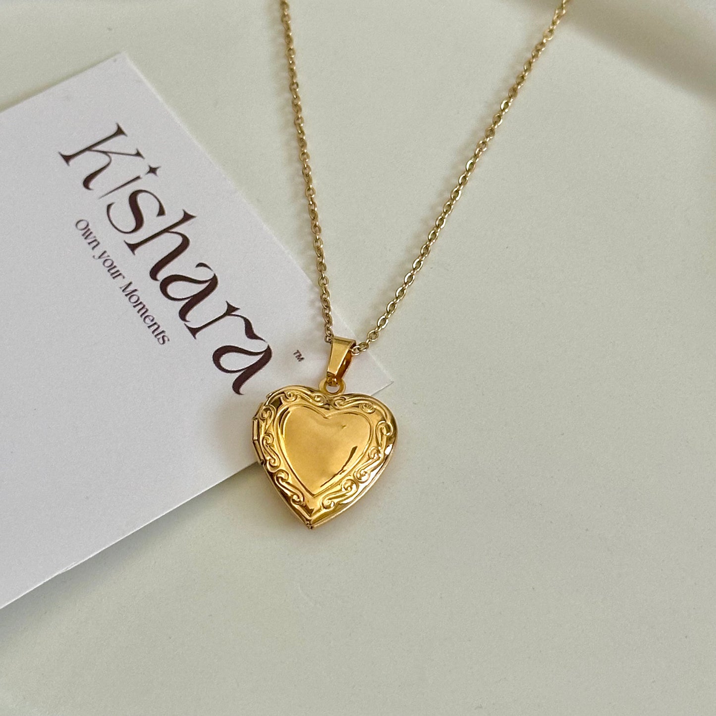 VINTAGE PHOTO LOCKET HEART PENDANT | 18K GOLD PLATED