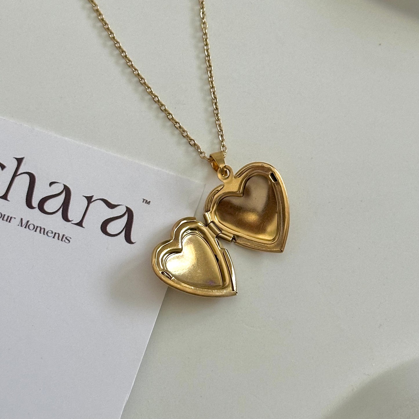 VINTAGE PHOTO LOCKET HEART PENDANT | 18K GOLD PLATED