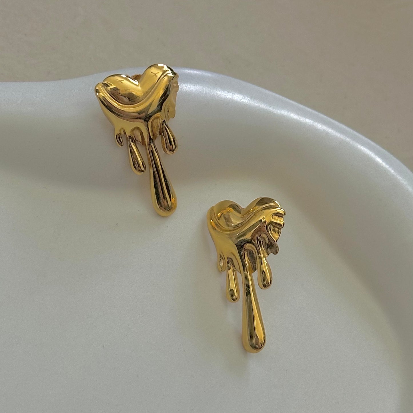 KISHARA MELTING HEART DROP EARRINGS | 18K GOLD PLATED