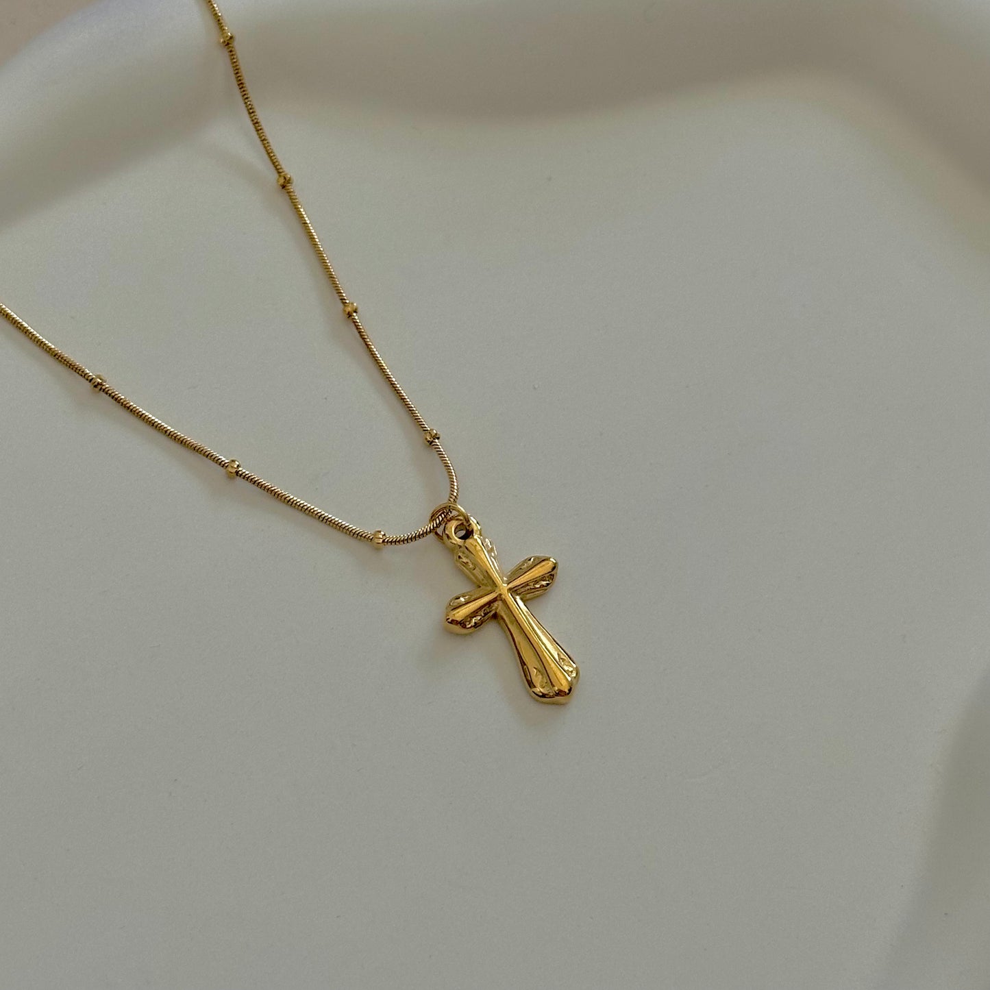 CROSS NECKLACE | 18K GOLD PLATED