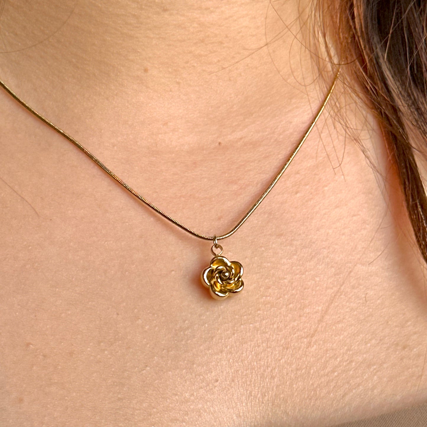 FIONNA FLORAL NECKLACE