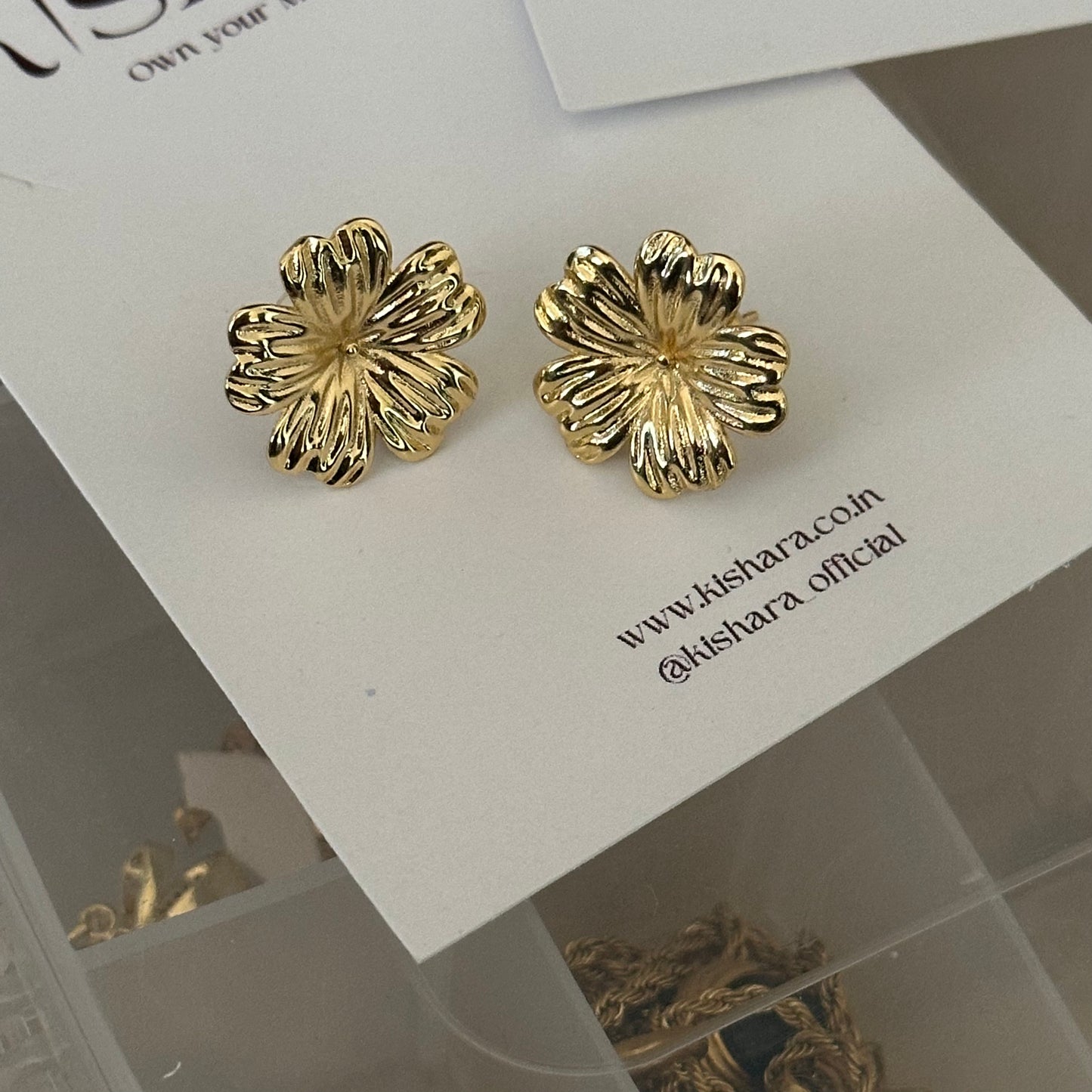 GOLD FLOWER STUDS