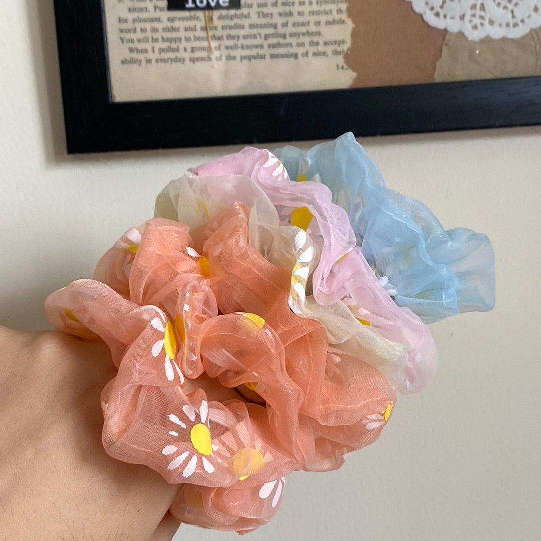 Daisy mesh nest scrunchies