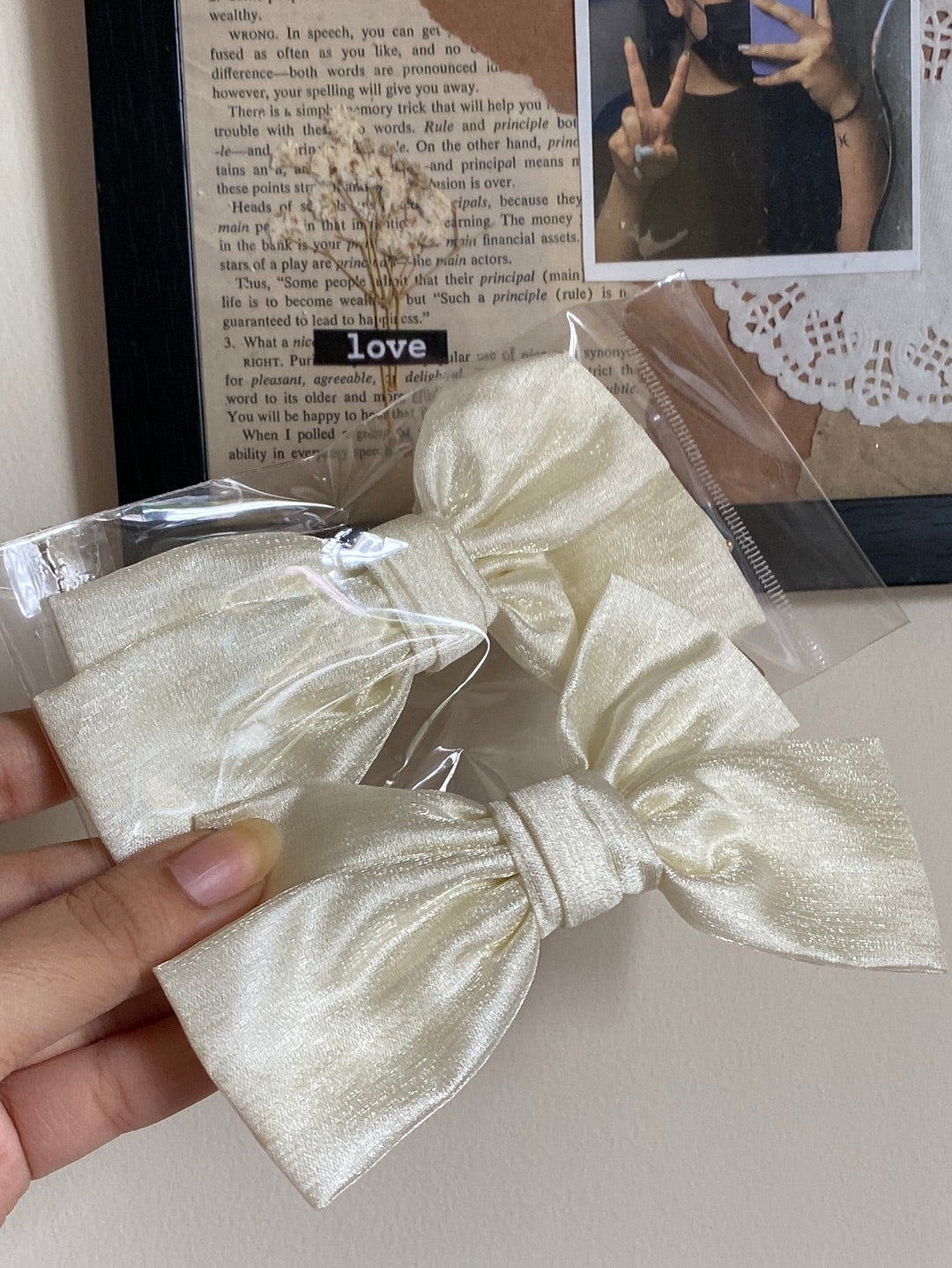 Bow hair clutch