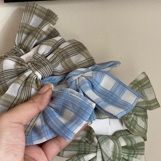 Checkered bow clutch