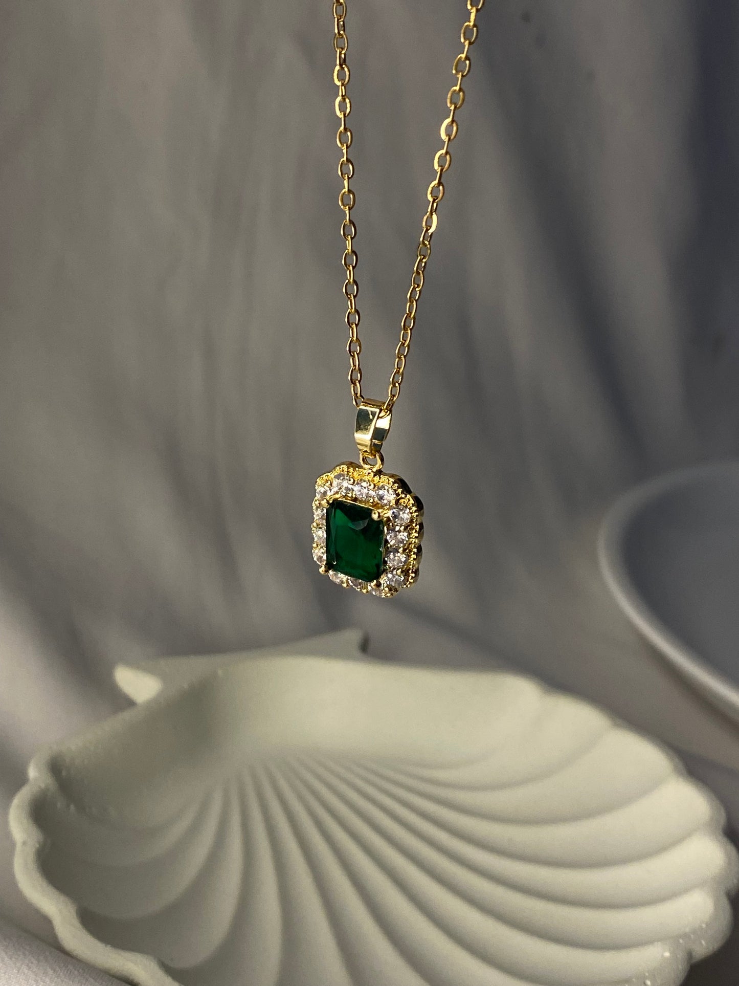 Emerald Sparkling Necklace