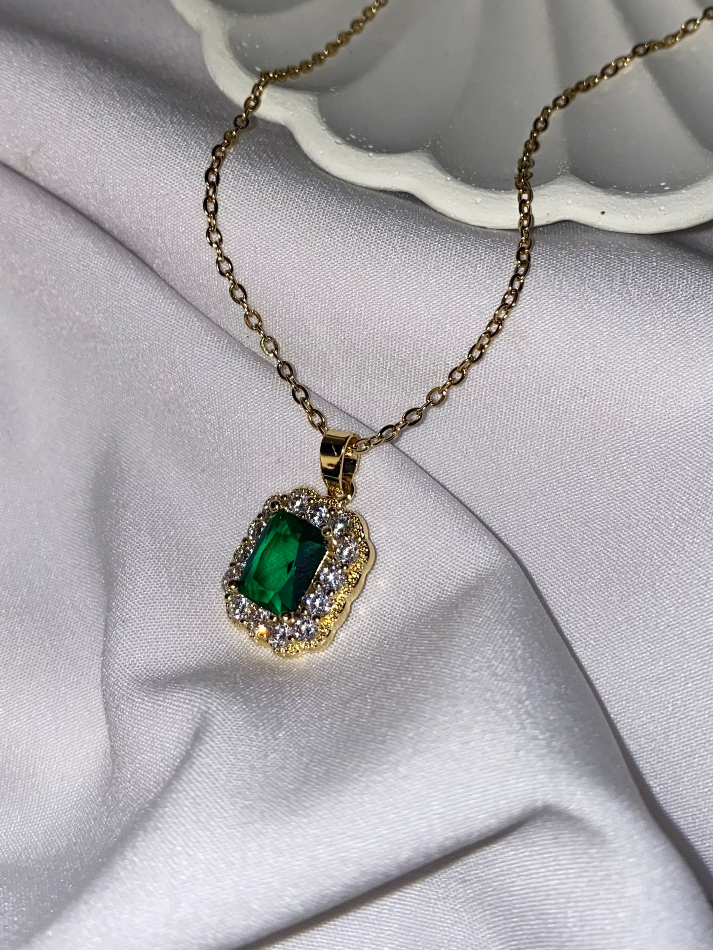 Emerald Sparkling Necklace