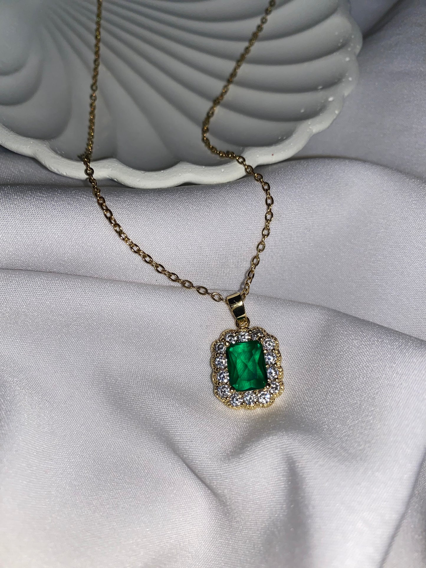 Emerald Sparkling Necklace