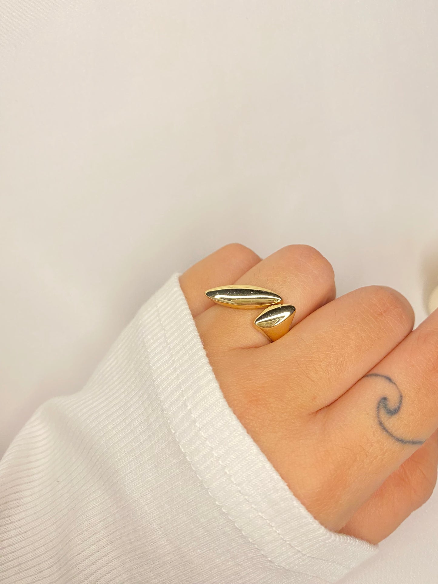 Sleek gold ring