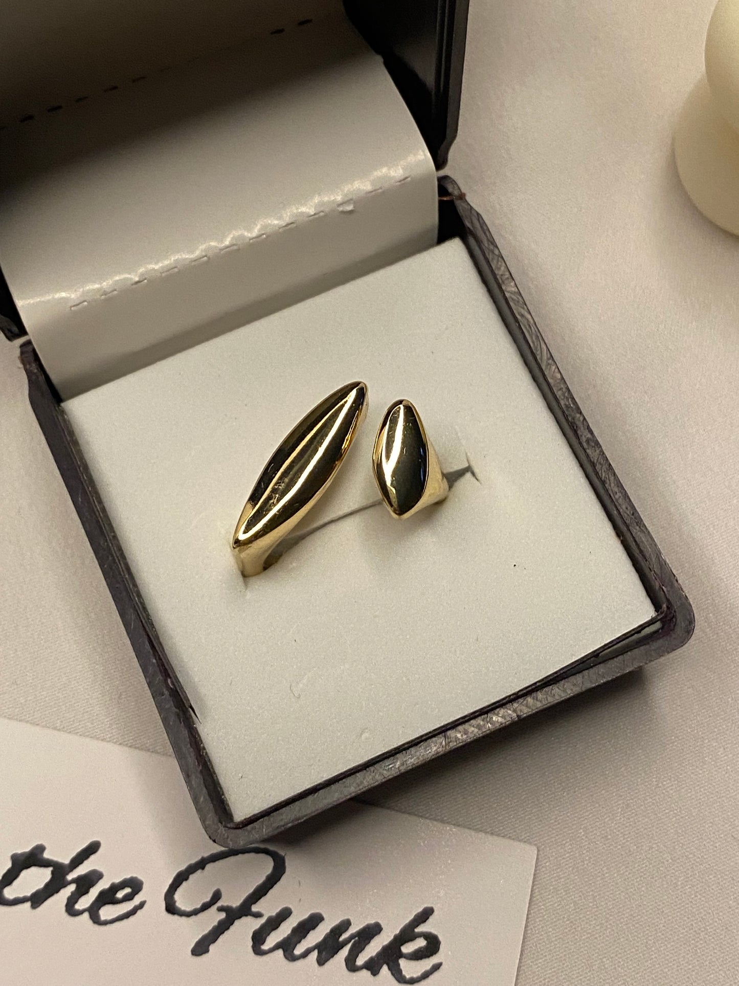 Sleek gold ring