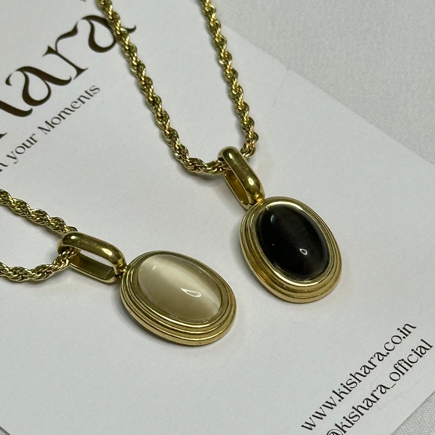 Vintage Oval Pendant Necklace