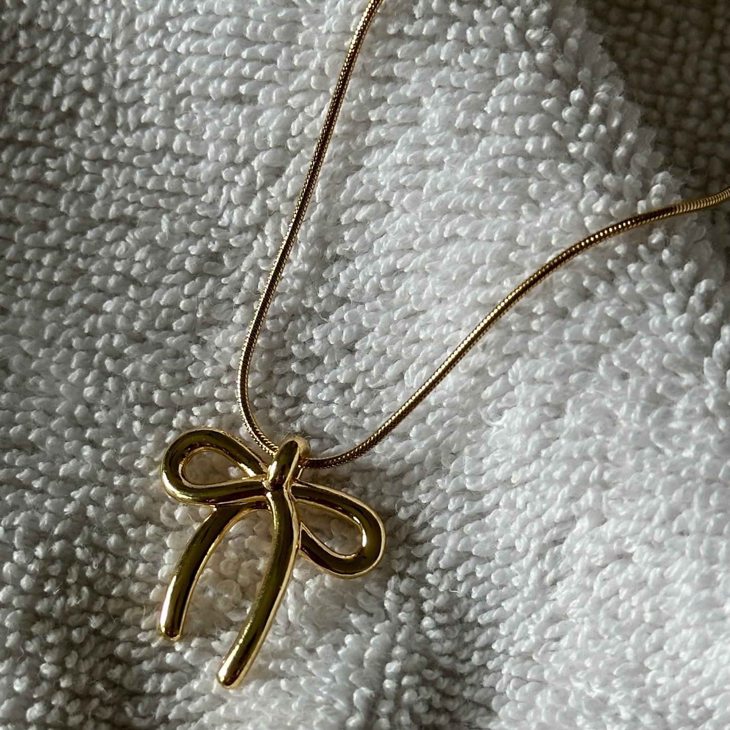 BOW NECKLACE