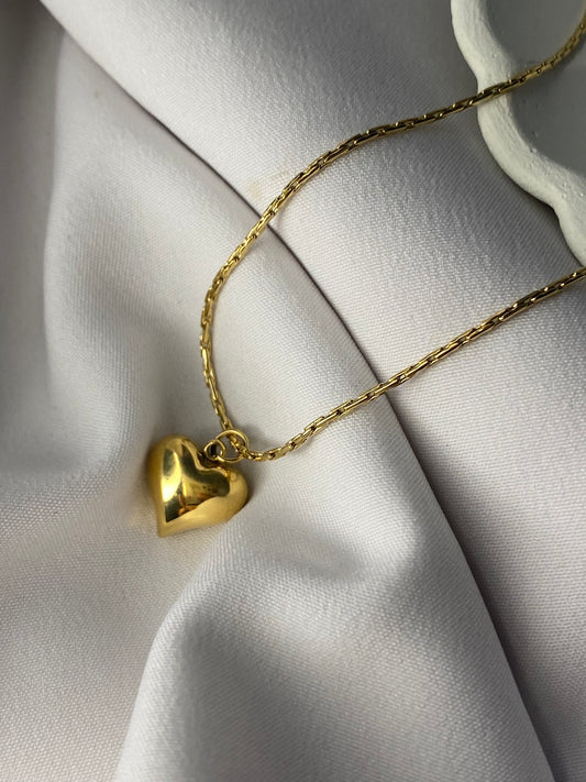 Minimal heart necklace