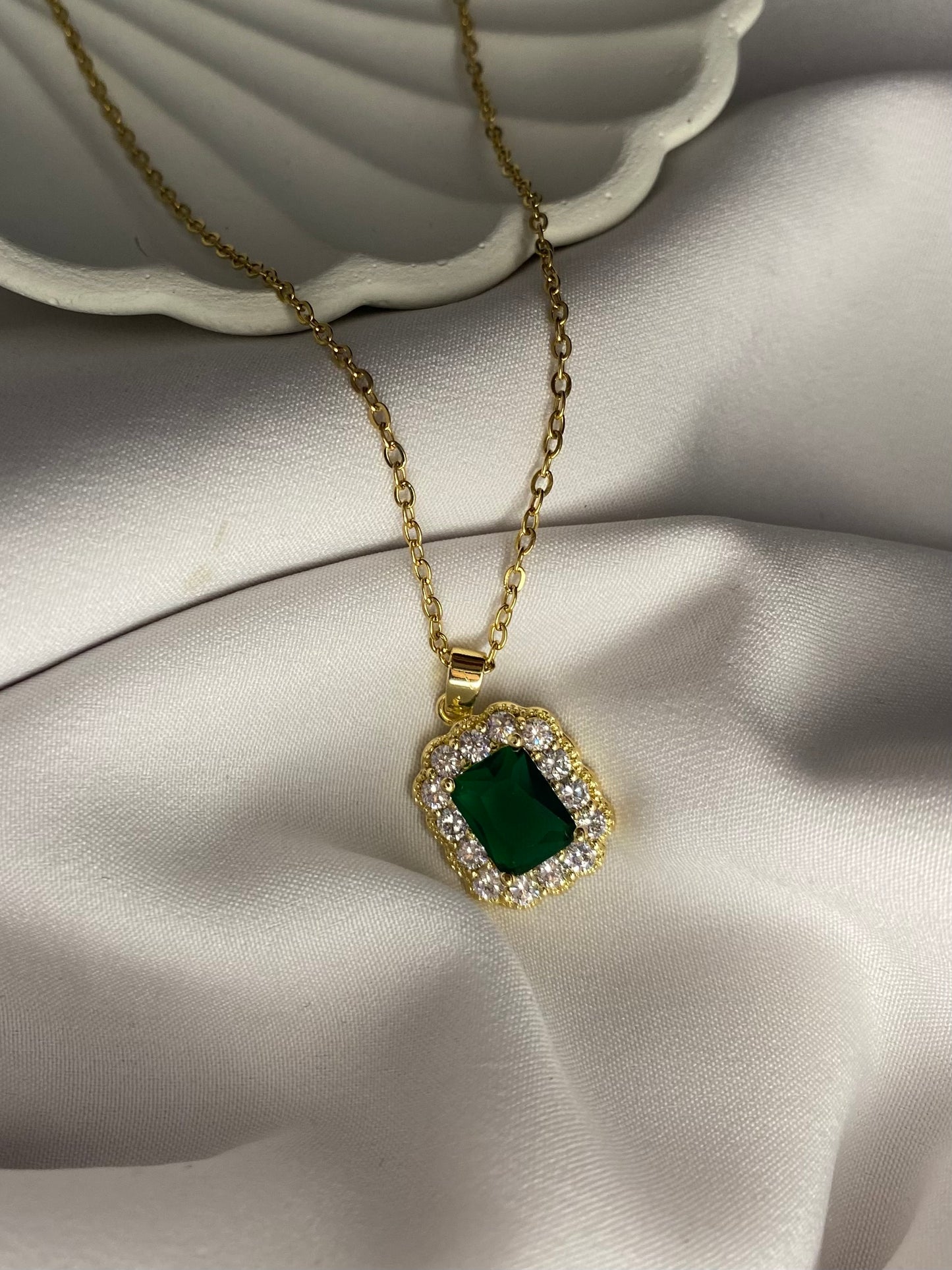 Emerald Sparkling Necklace