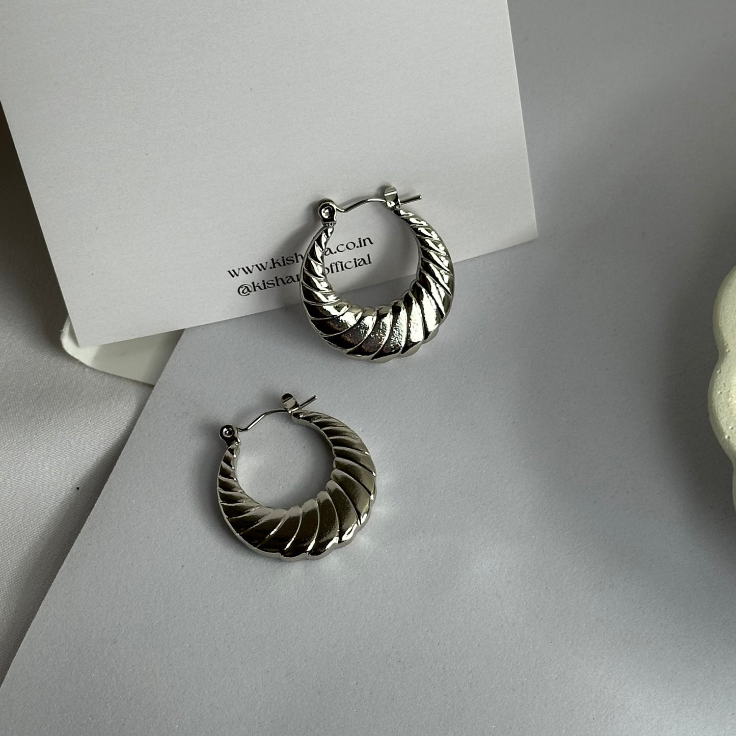 MINI SILVER HOOPS