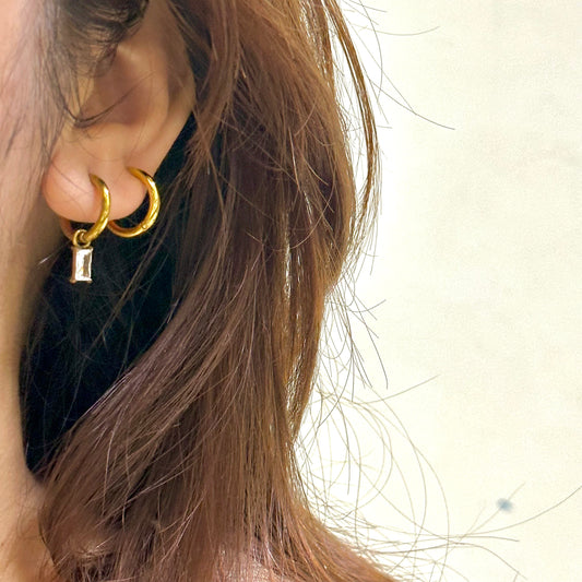 DANGLER HUUGIE HOOP EARRING