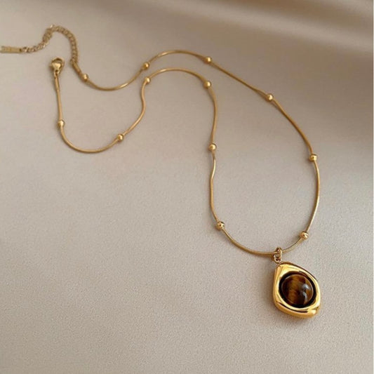 BROWN PENDANT GOLD NECKLACE