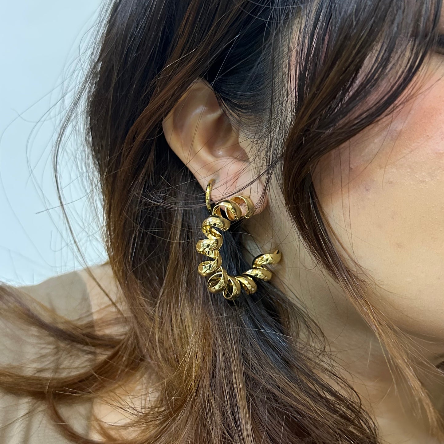 AURORA TWISTED HOOPS