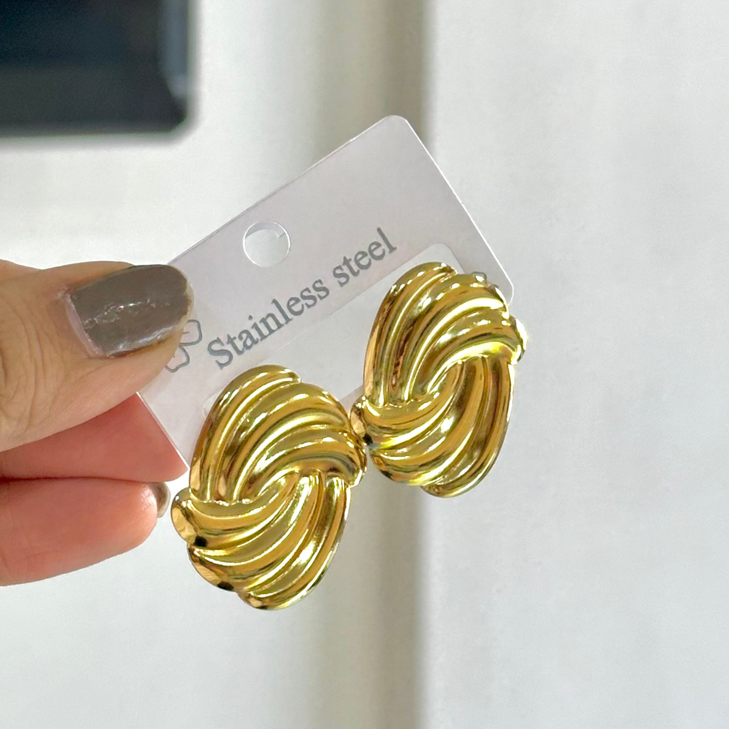 ELARA STUDS