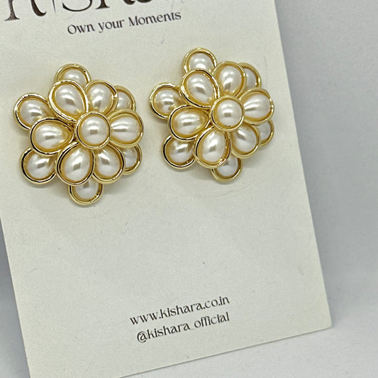 PEARL BLOSSOM STUDS