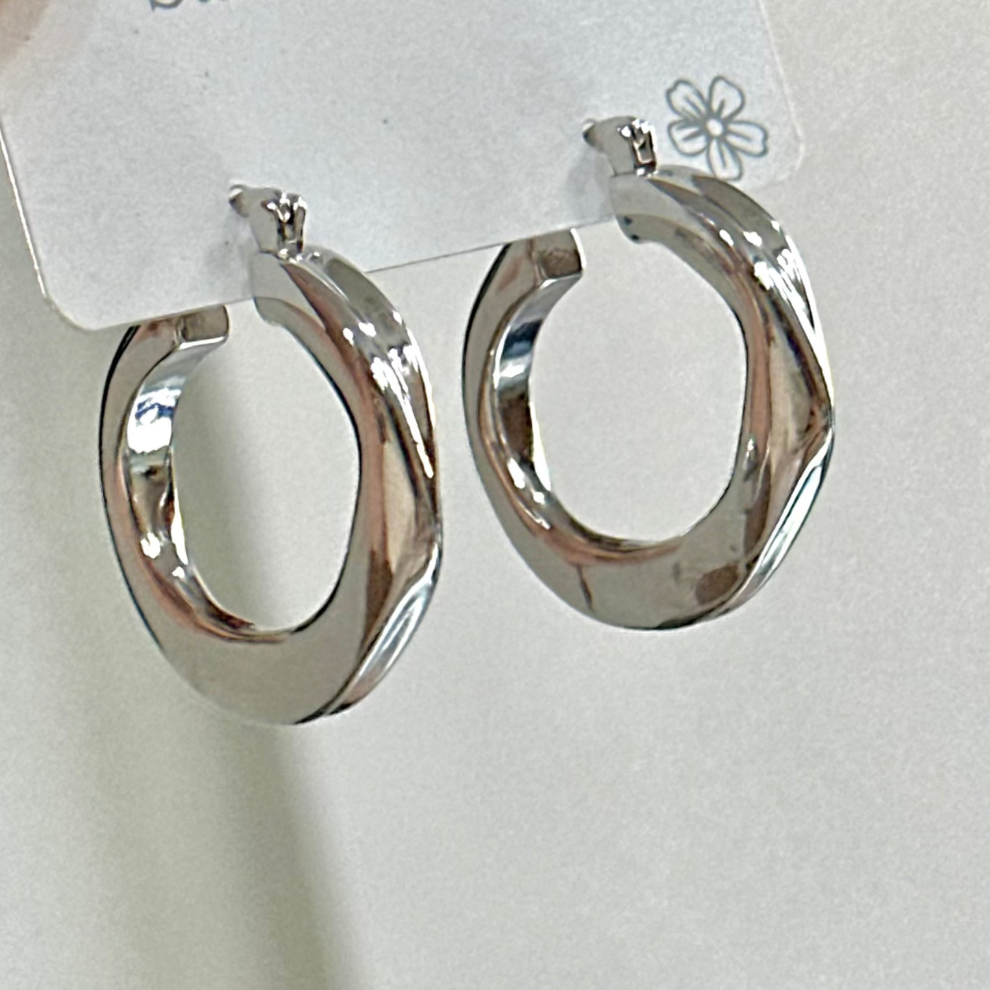 SILVER TWIST HOOPS