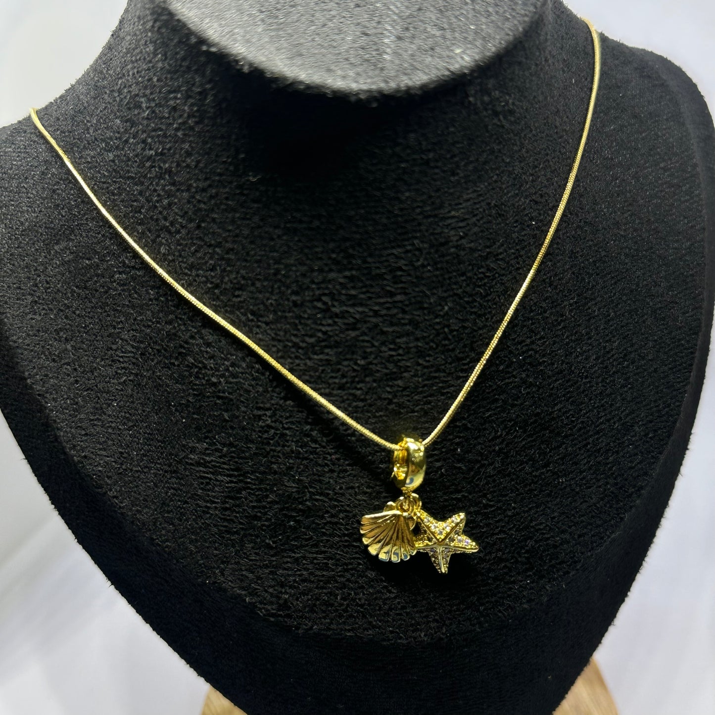 STAR SHELL NECKLACE