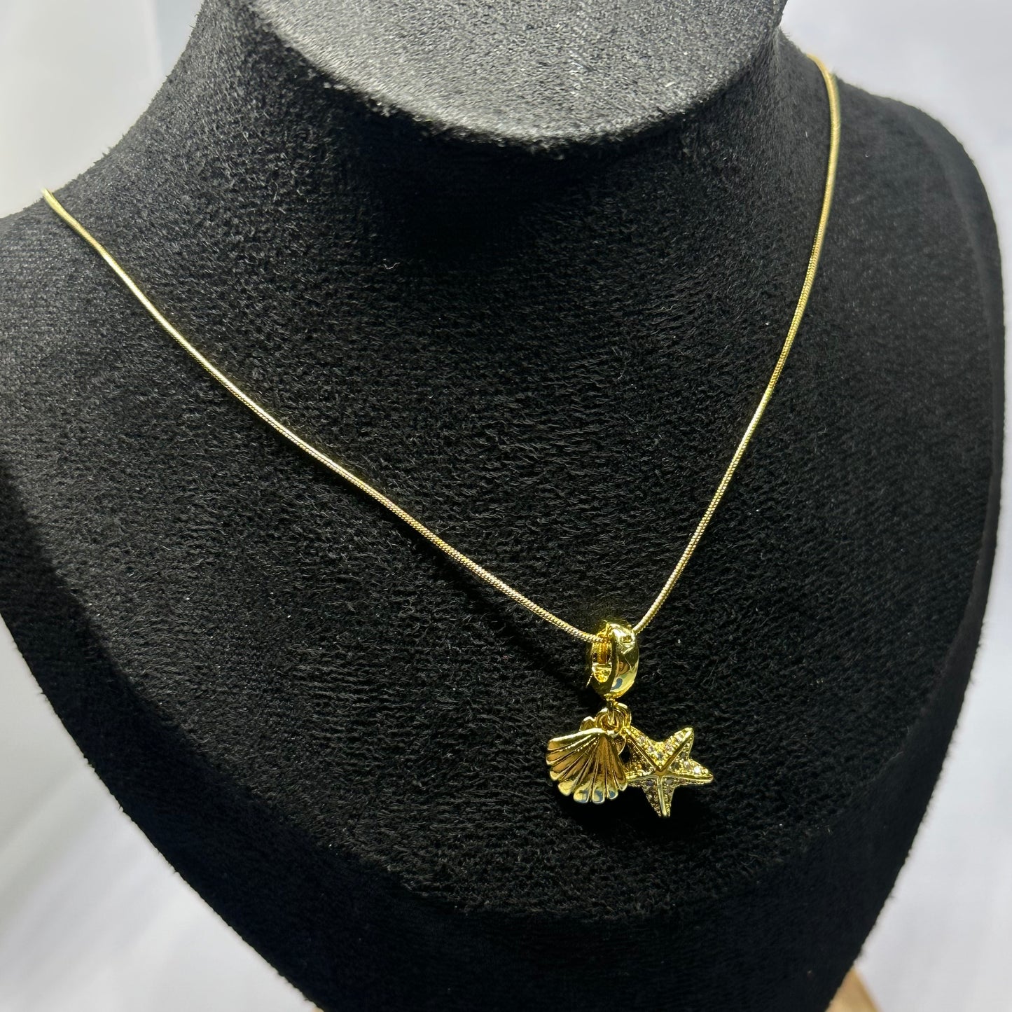 STAR SHELL NECKLACE